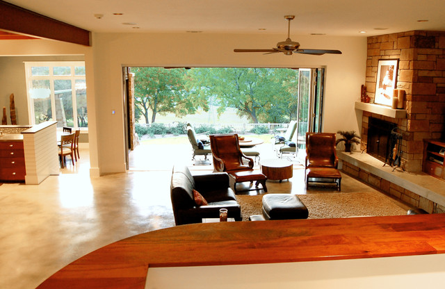 Lake house contemporain-salon