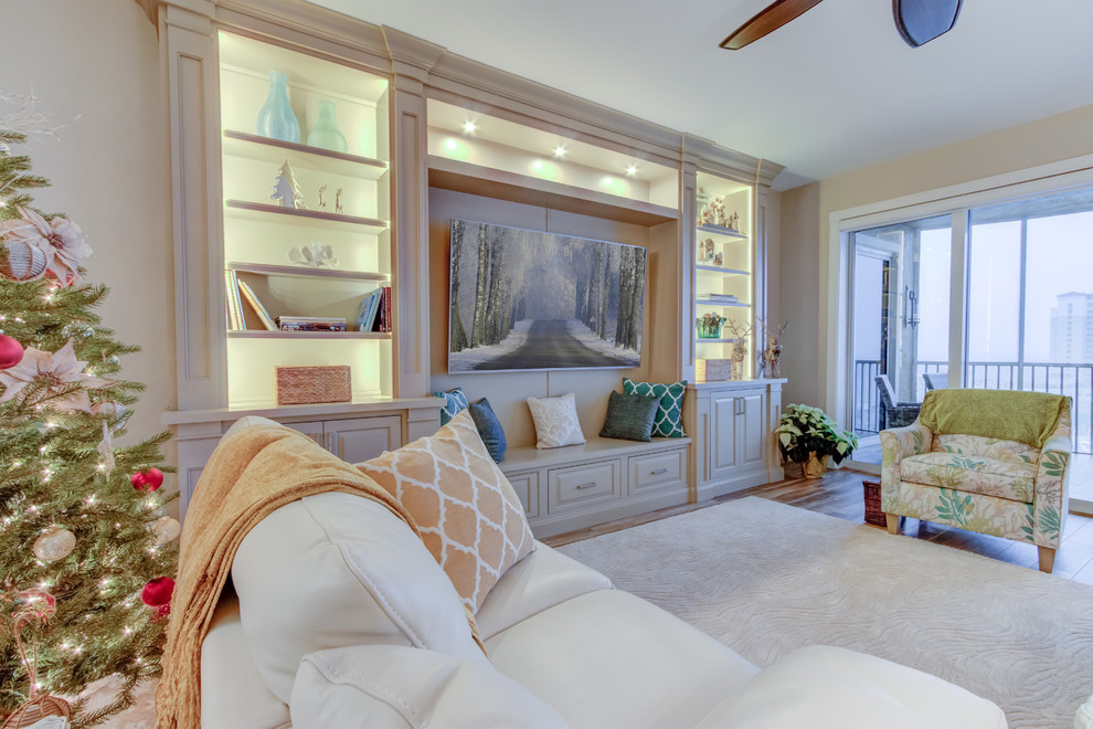 Transitional home design photo in Miami