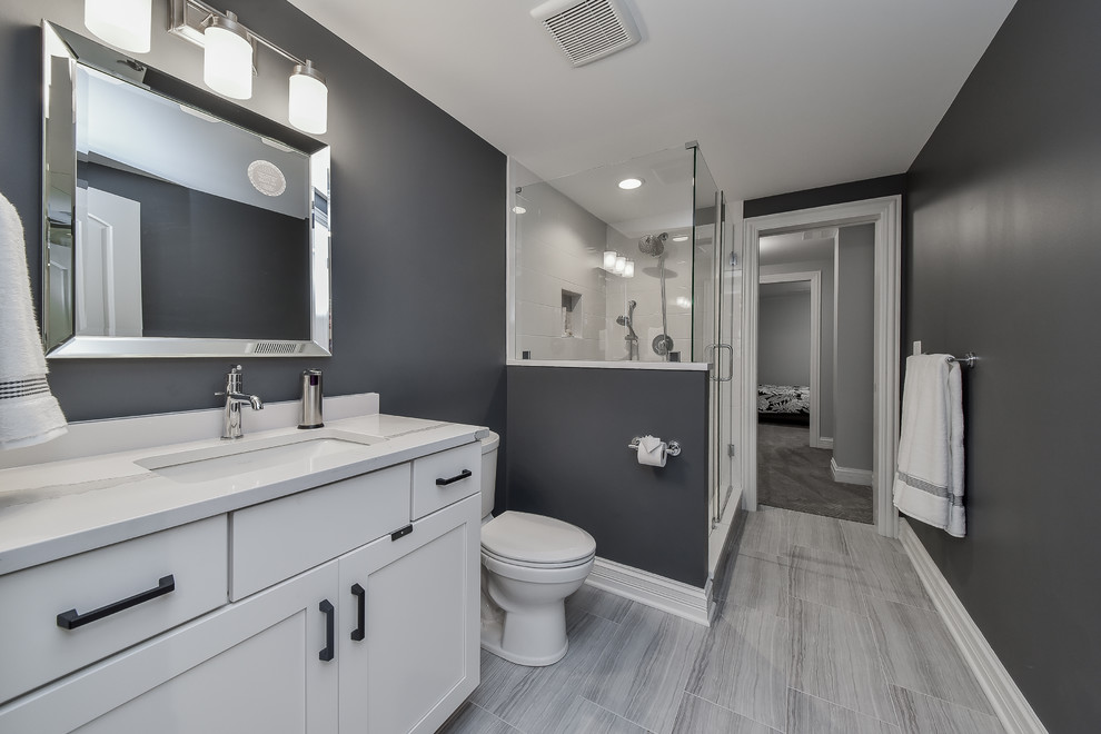 This is an example of a modern bathroom in Nashville.
