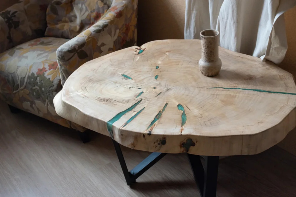 Журнальный стол из Тополя