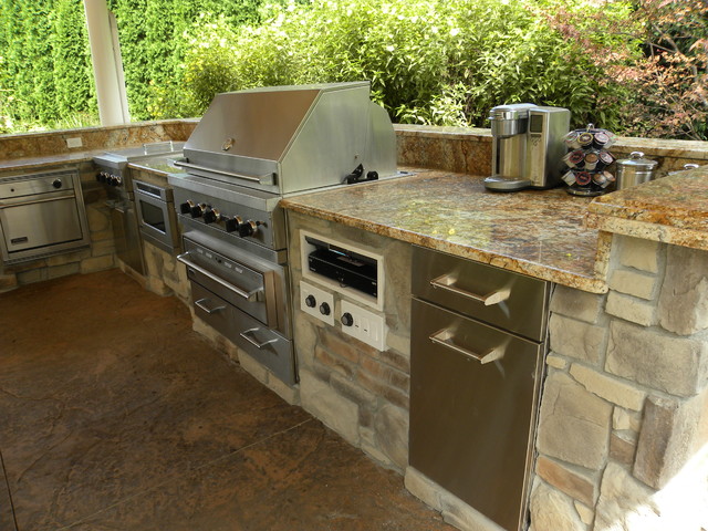 Outdoor Kitchen - Traditional - Kitchen - Chicago - by Smalls Landscaping