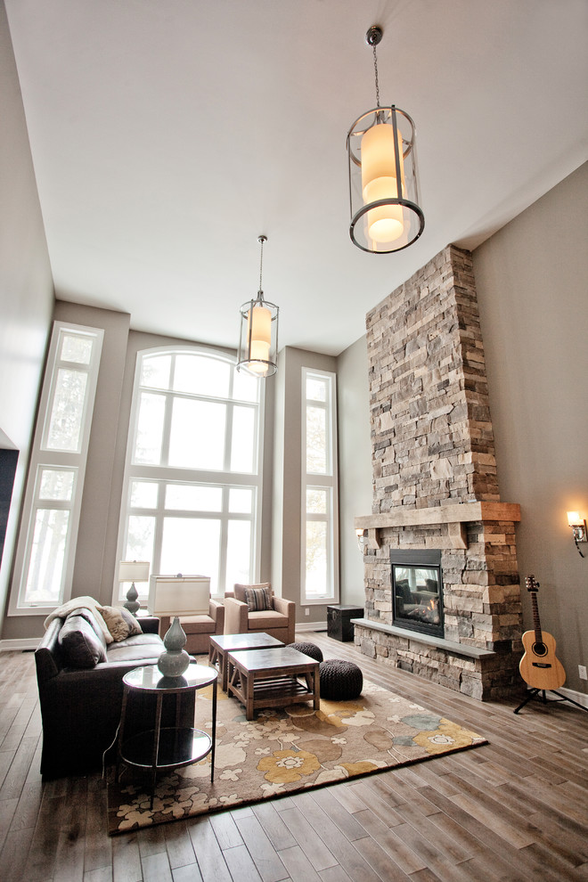 Photo of a transitional living room in Toronto.