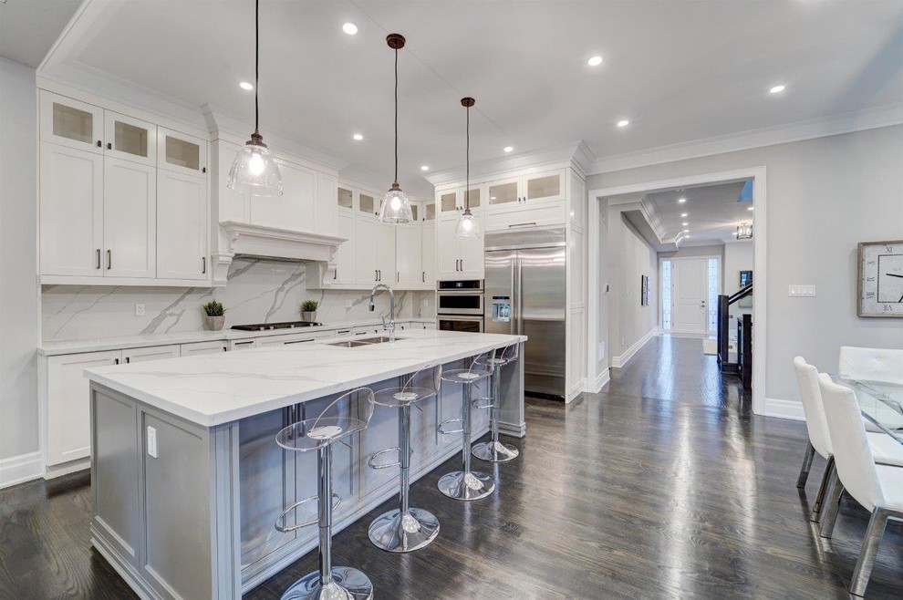Kitchen - transitional kitchen idea in Toronto
