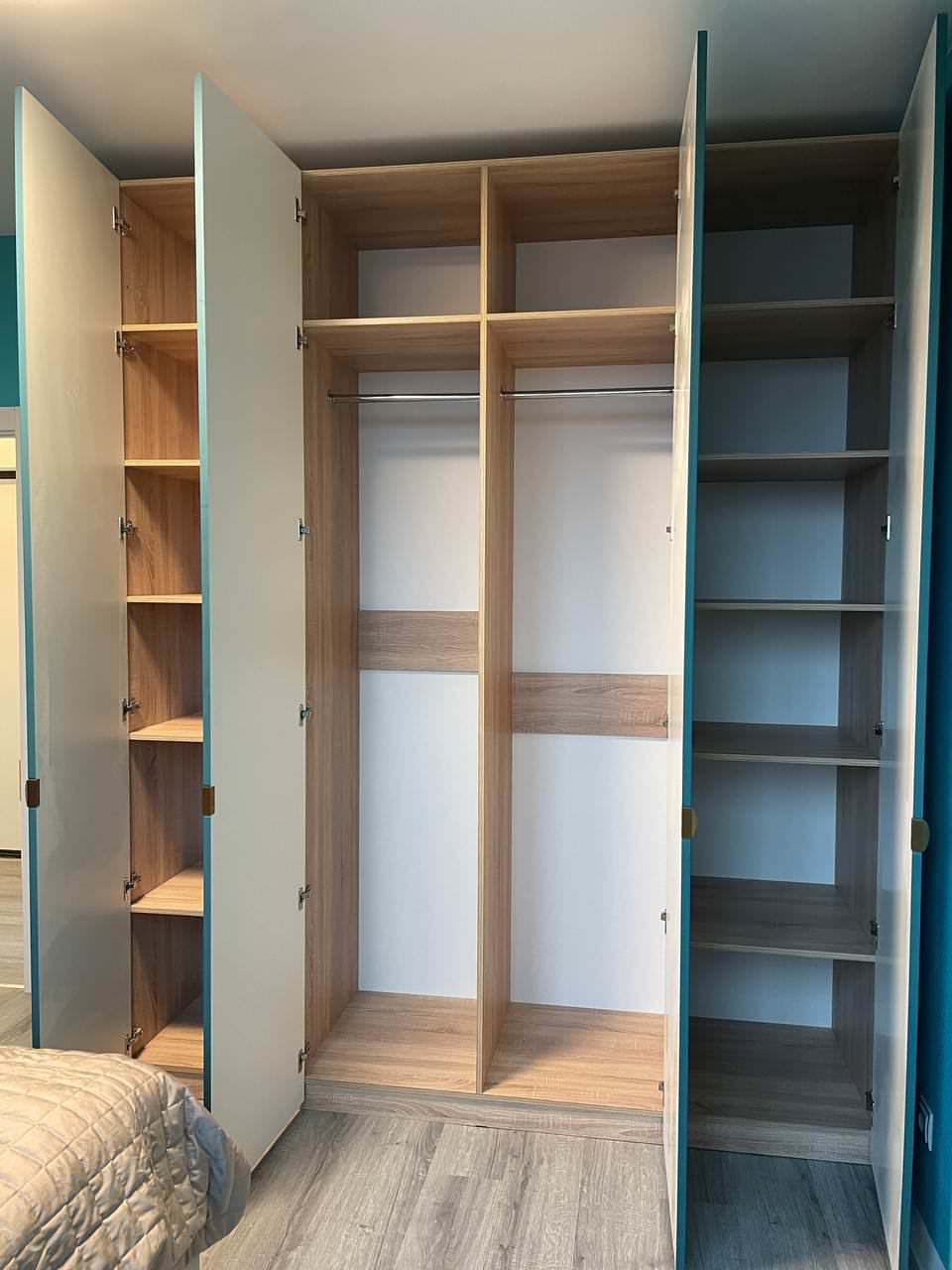 Распашные шкафы