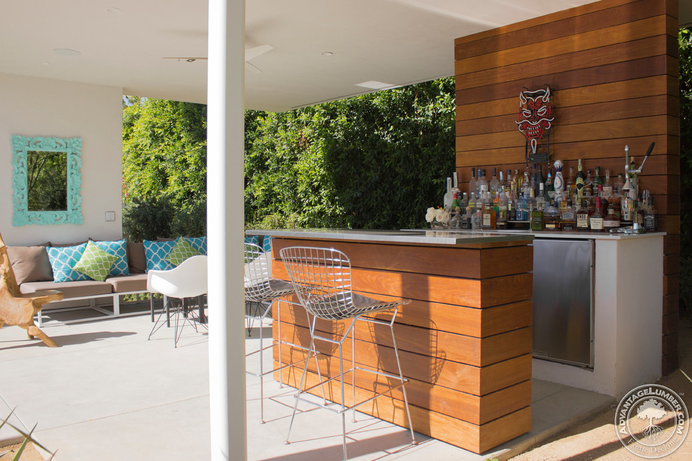 This is an example of a modern verandah in Los Angeles.