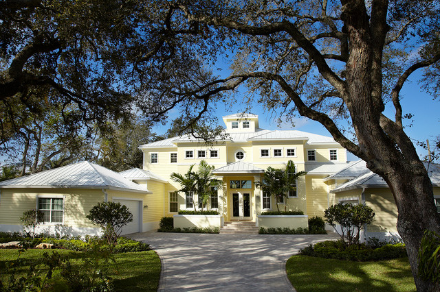 North Palm Beach Waterfront Home tropisk-hus-og-facade