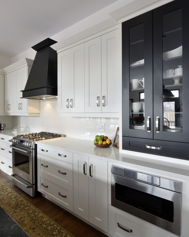 Design ideas for a traditional kitchen in Ottawa.