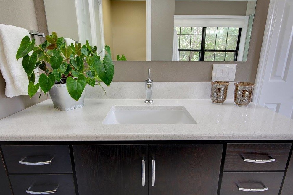 Home design - transitional home design idea