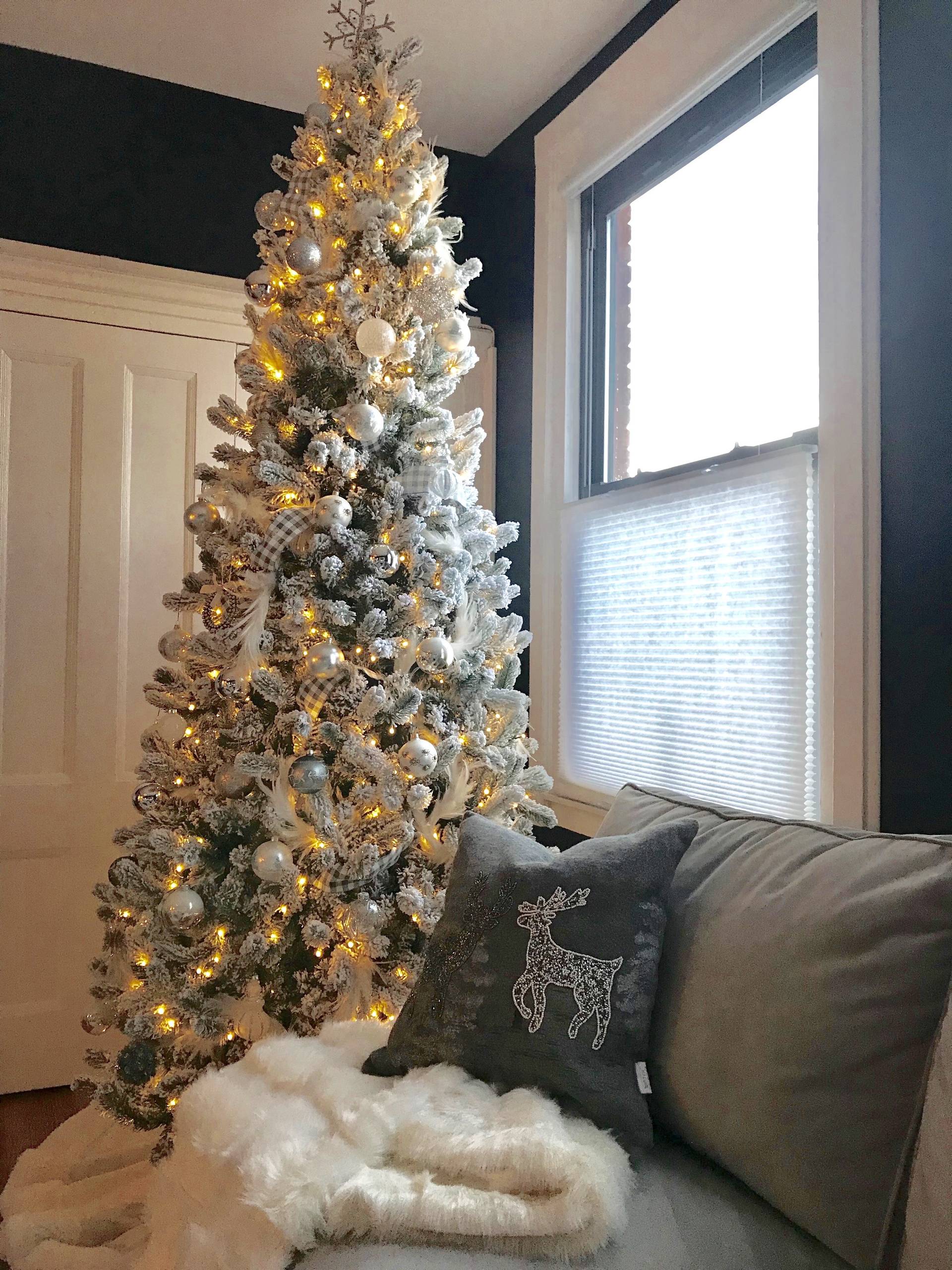 Danielle Brownell Holiday Decor