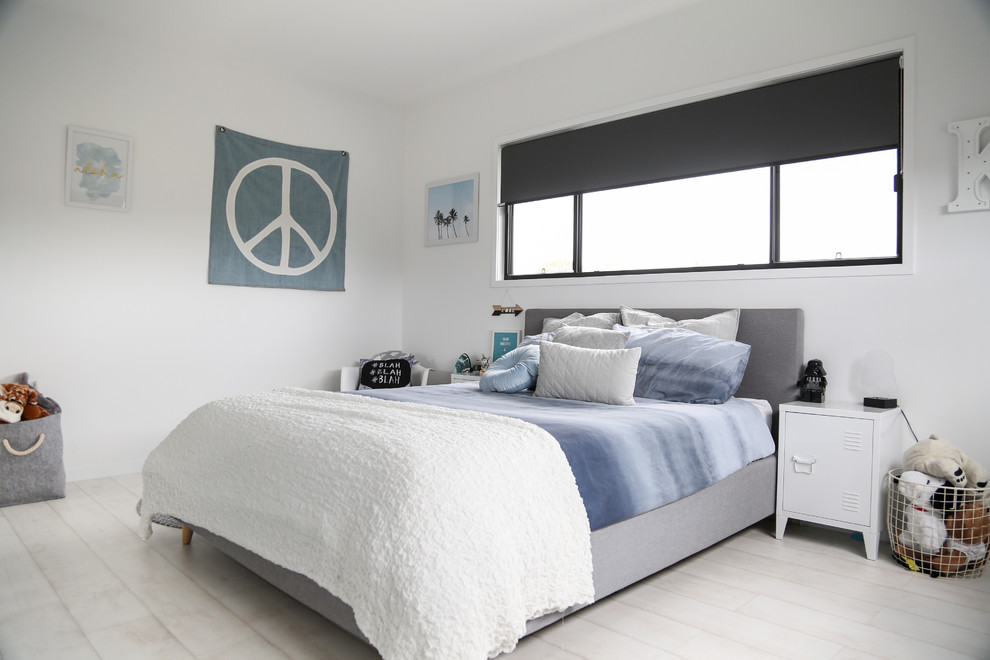 Contemporary kids' bedroom in Gold Coast - Tweed with white walls, light hardwood floors and beige floor.