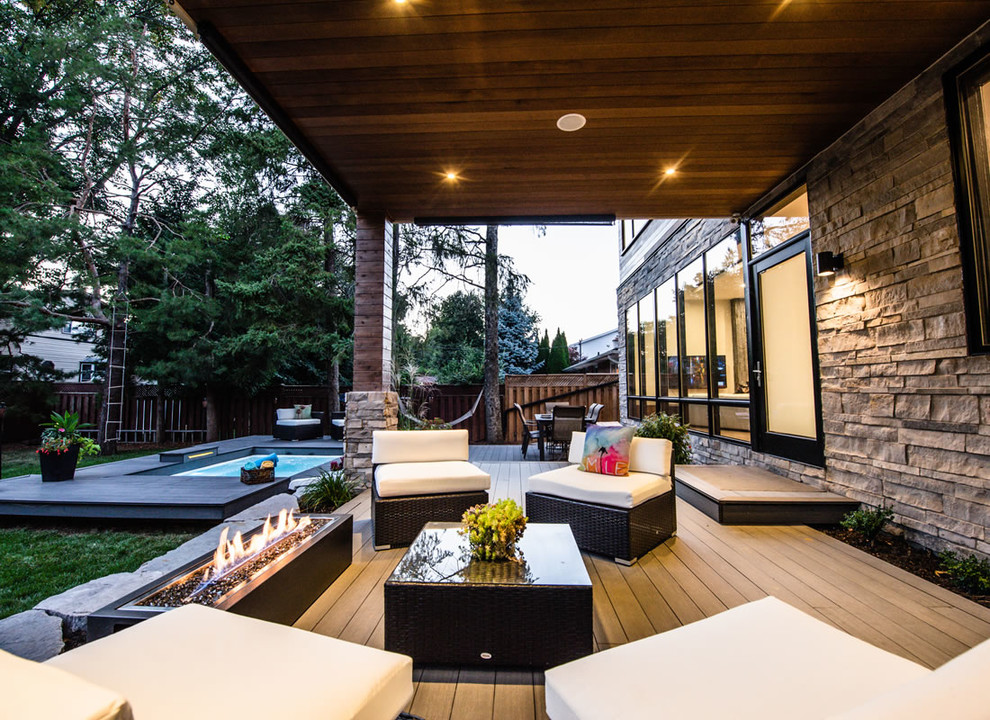 Mid-sized contemporary patio in Toronto.