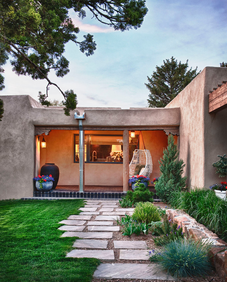 Inspiration for a mid-sized verandah in Albuquerque.