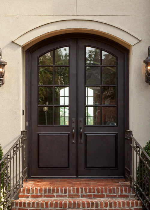 Пример оригинального дизайна: большая входная дверь в стиле модернизм с бежевыми стенами, двустворчатой входной дверью и коричневой входной дверью