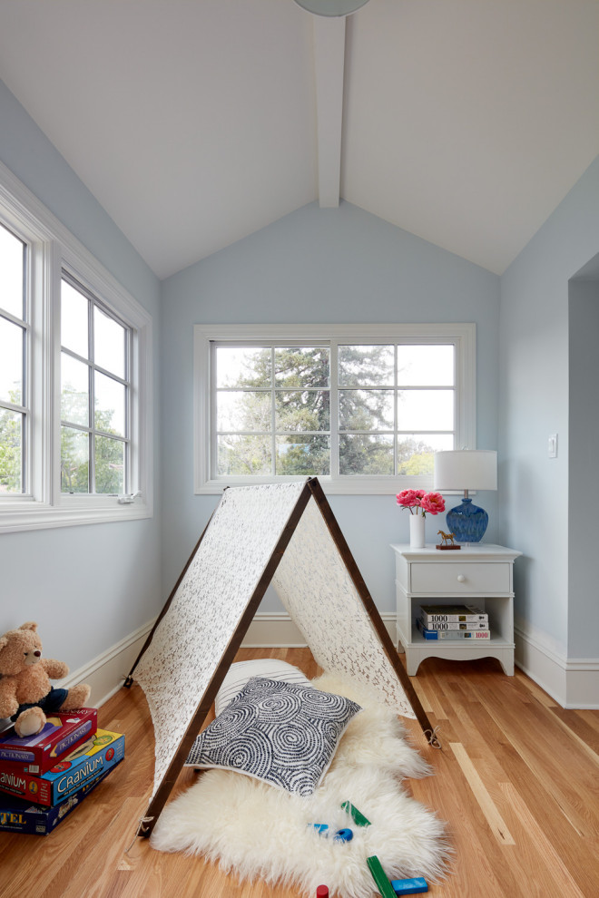 サンフランシスコにあるトランジショナルスタイルのおしゃれな赤ちゃん部屋の写真