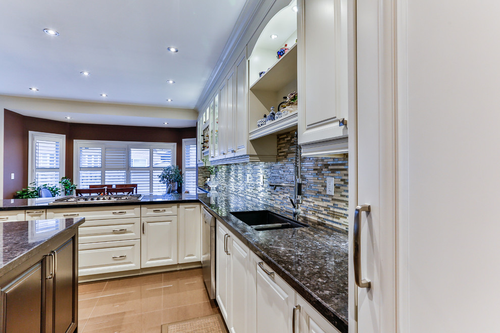 Kitchen - transitional kitchen idea in Toronto
