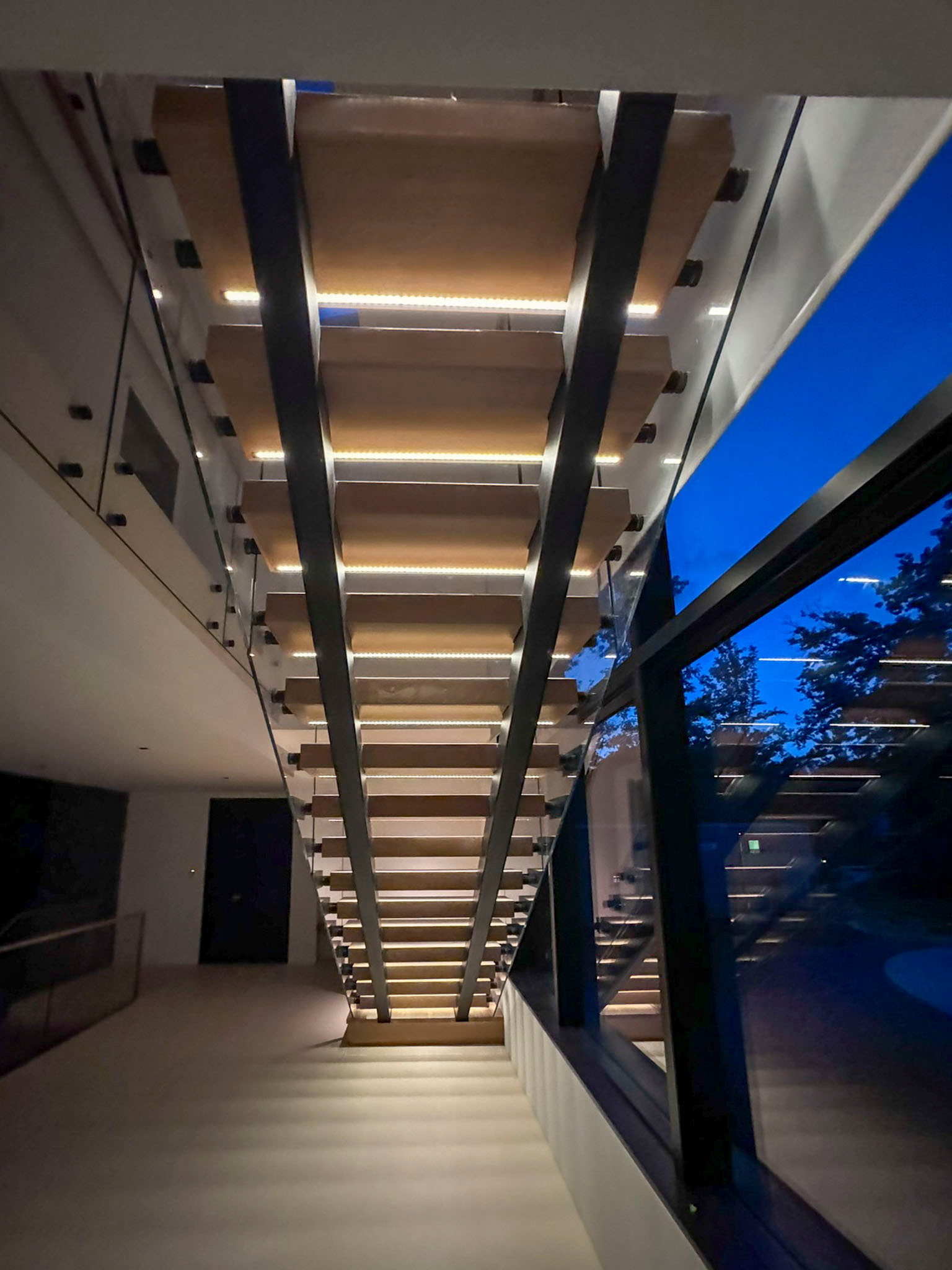 126_Visually Open and Light Contemporary Staircase, Mclean, VA 22102