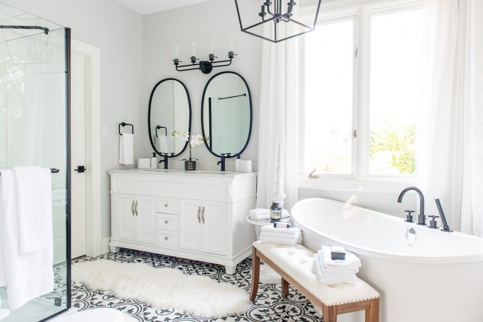 Home design - transitional home design idea in Toronto