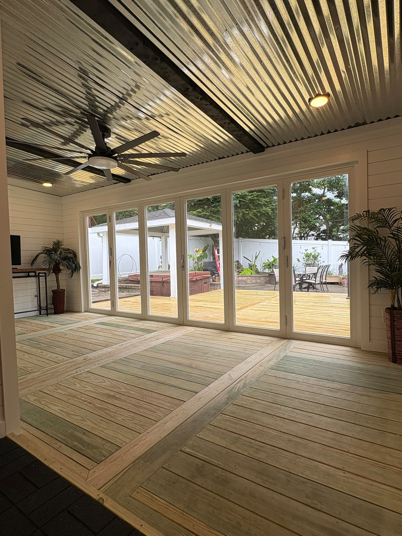 3 Seasons Room and Deck
