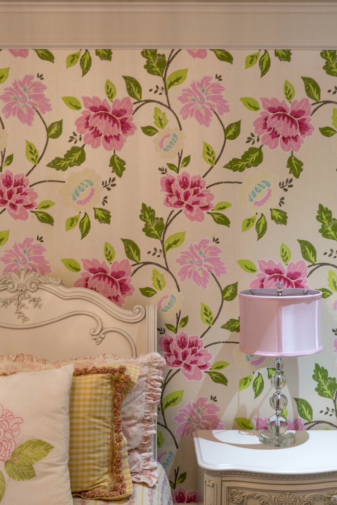 Transitional home design photo in Toronto