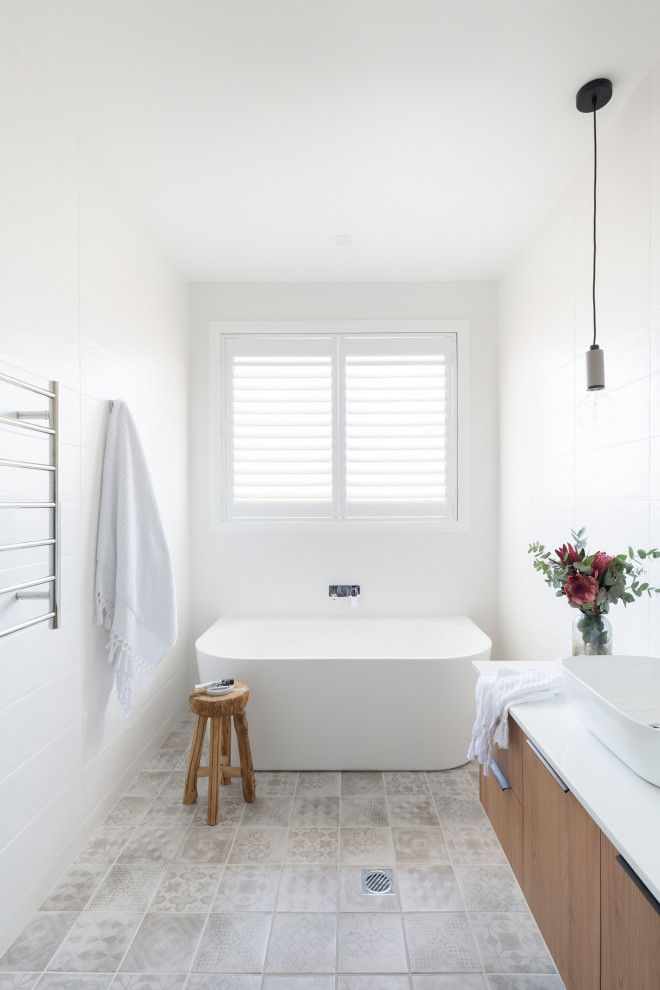 Design ideas for a mid-sized 3/4 bathroom in Canberra - Queanbeyan with a freestanding tub, white tile, porcelain tile, a vessel sink, engineered quartz benchtops, white benchtops, a single vanity and a freestanding vanity.