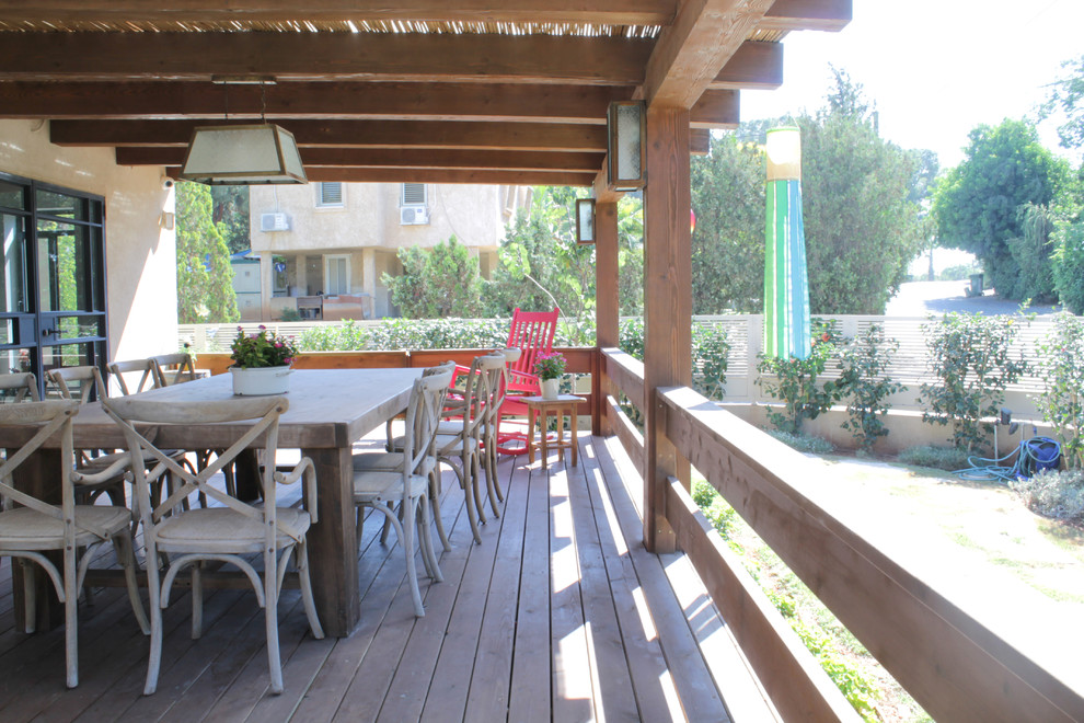 Design ideas for an eclectic deck in Tel Aviv.