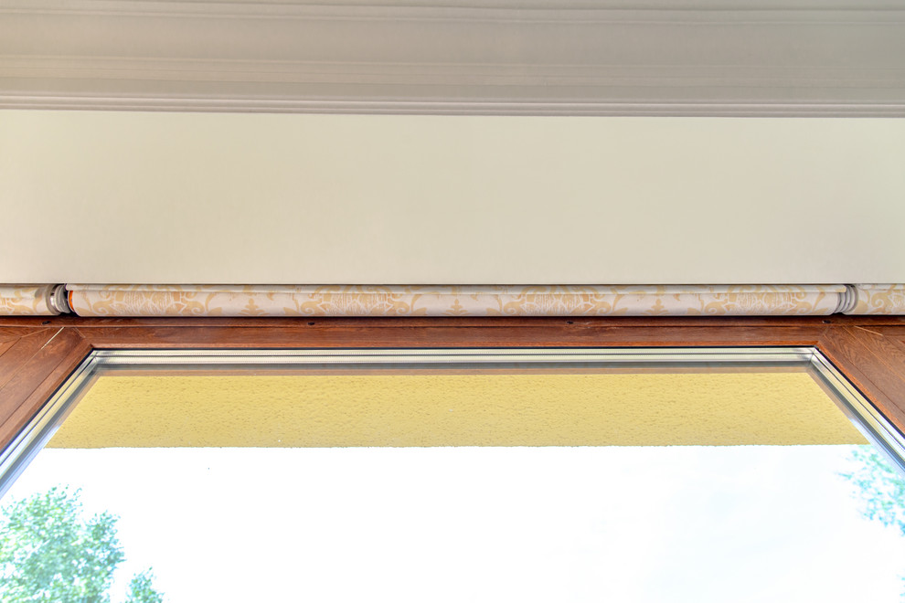 Рулонные шторы в гостинной