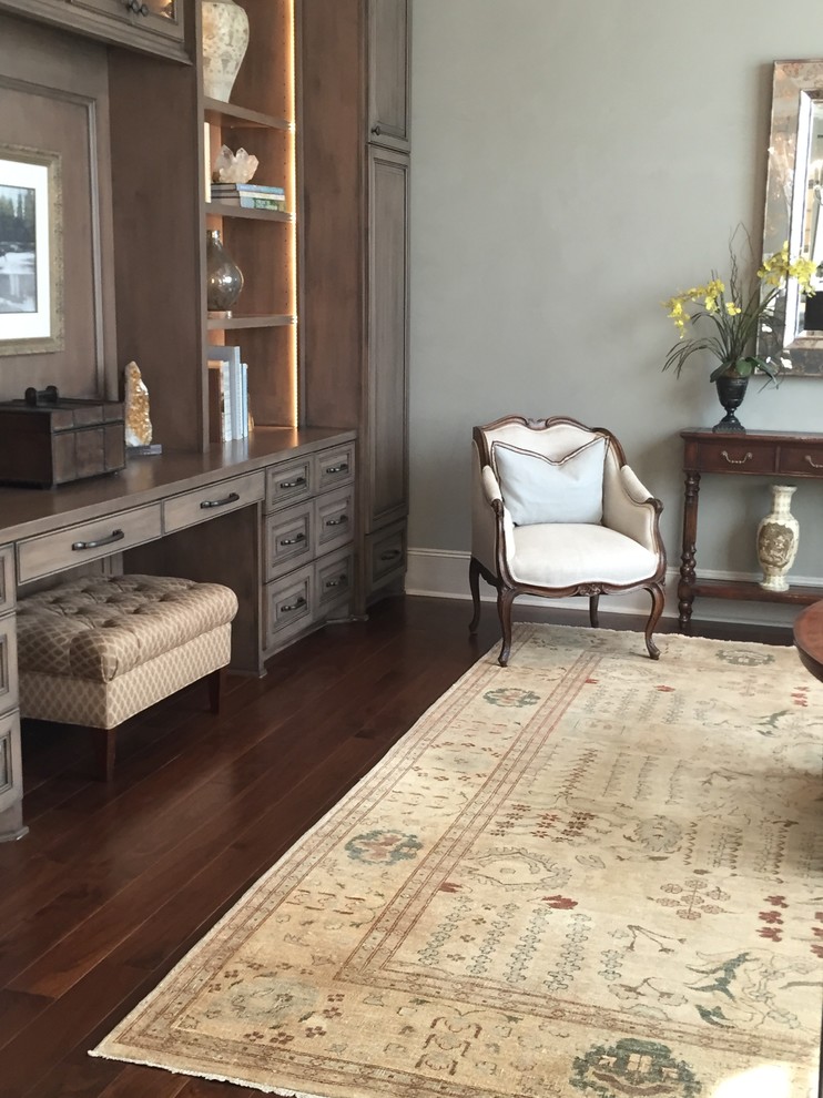 Transitional home design photo in Houston