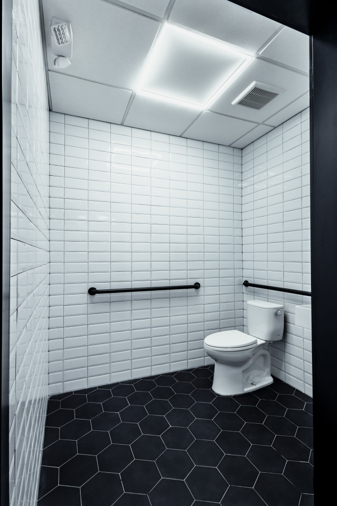 Bathroom - bathroom idea in Miami