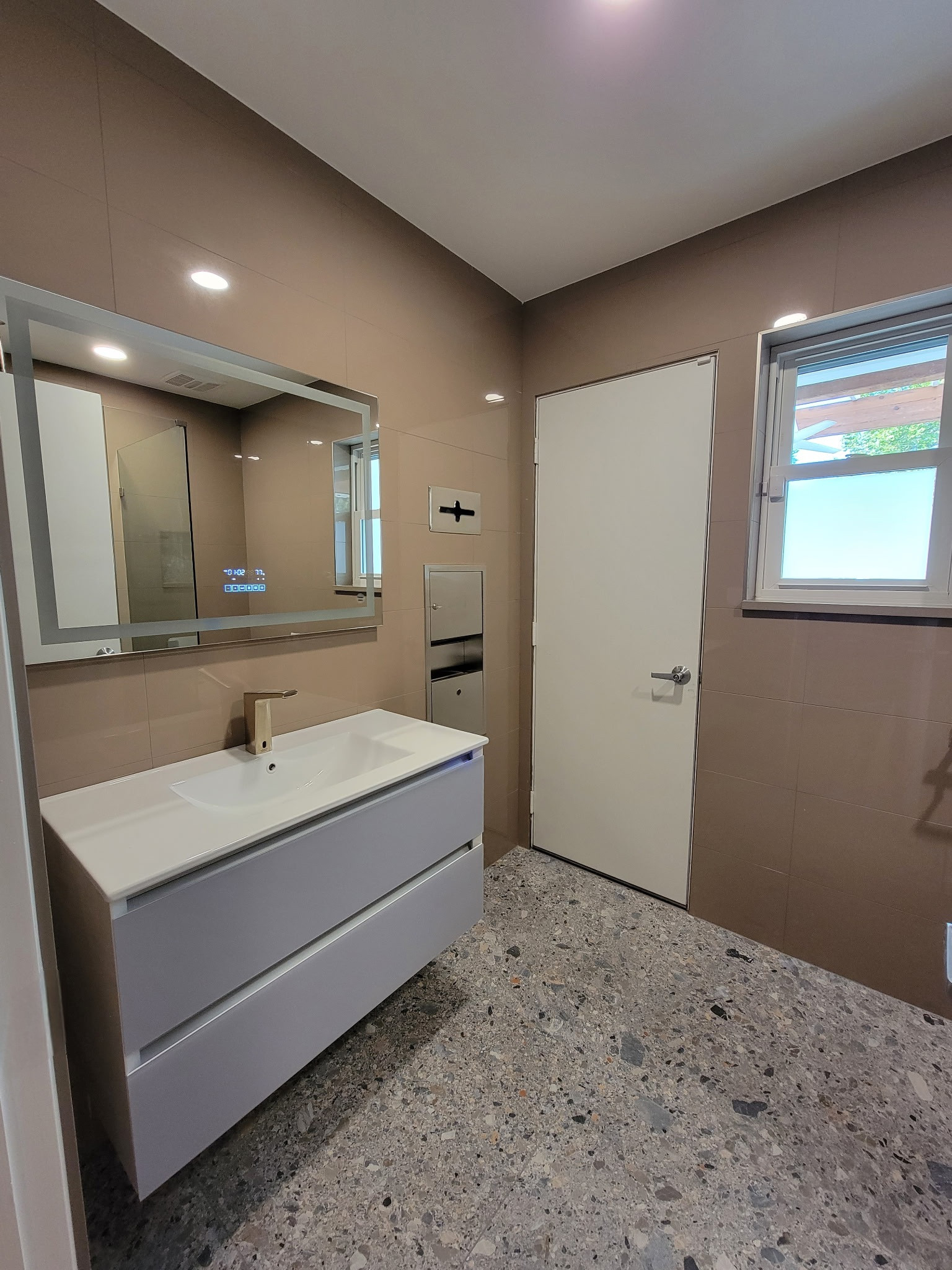 POOL BATHROOM RENOVATION