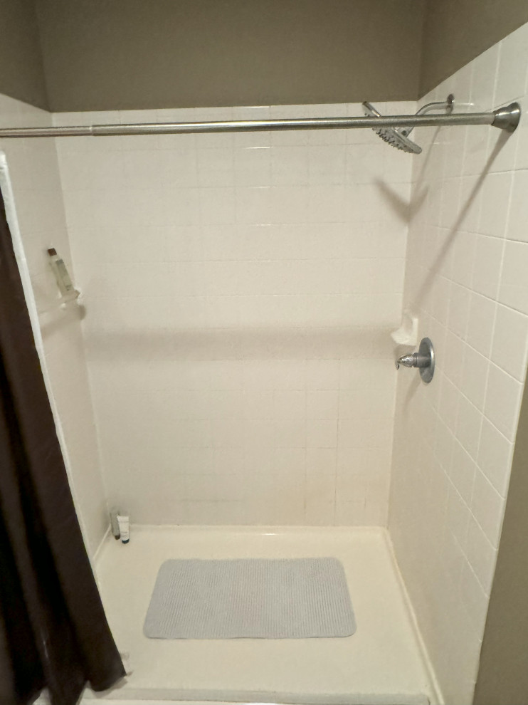 Villages of Oak Manor Master Bathroom