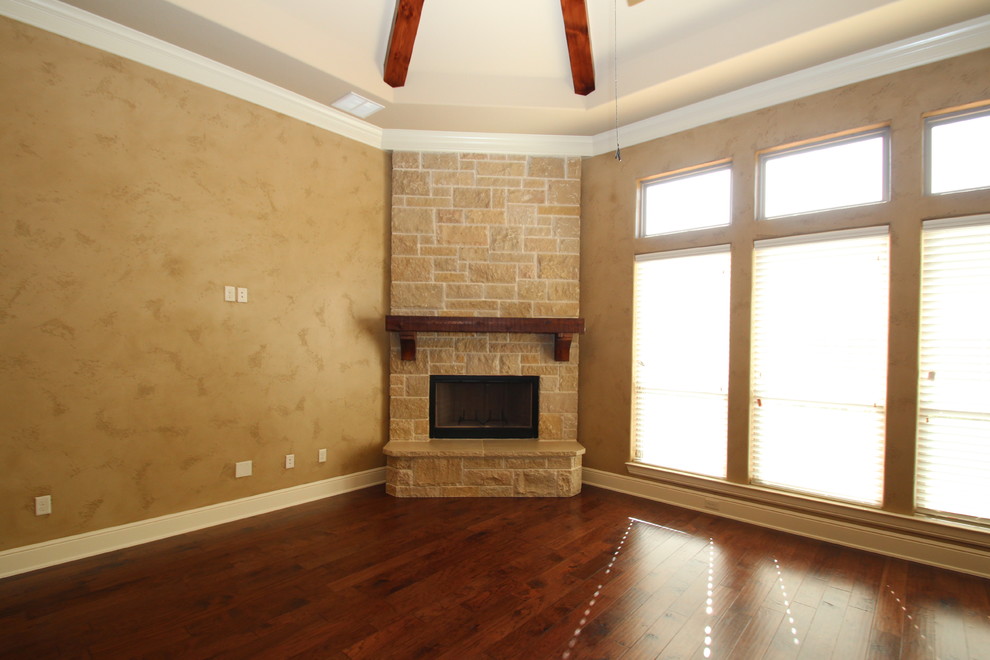 This is an example of a traditional living room in Dallas.