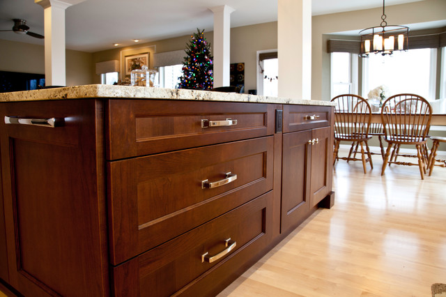 White Elegant Classic Kitchen transitional-kitchen