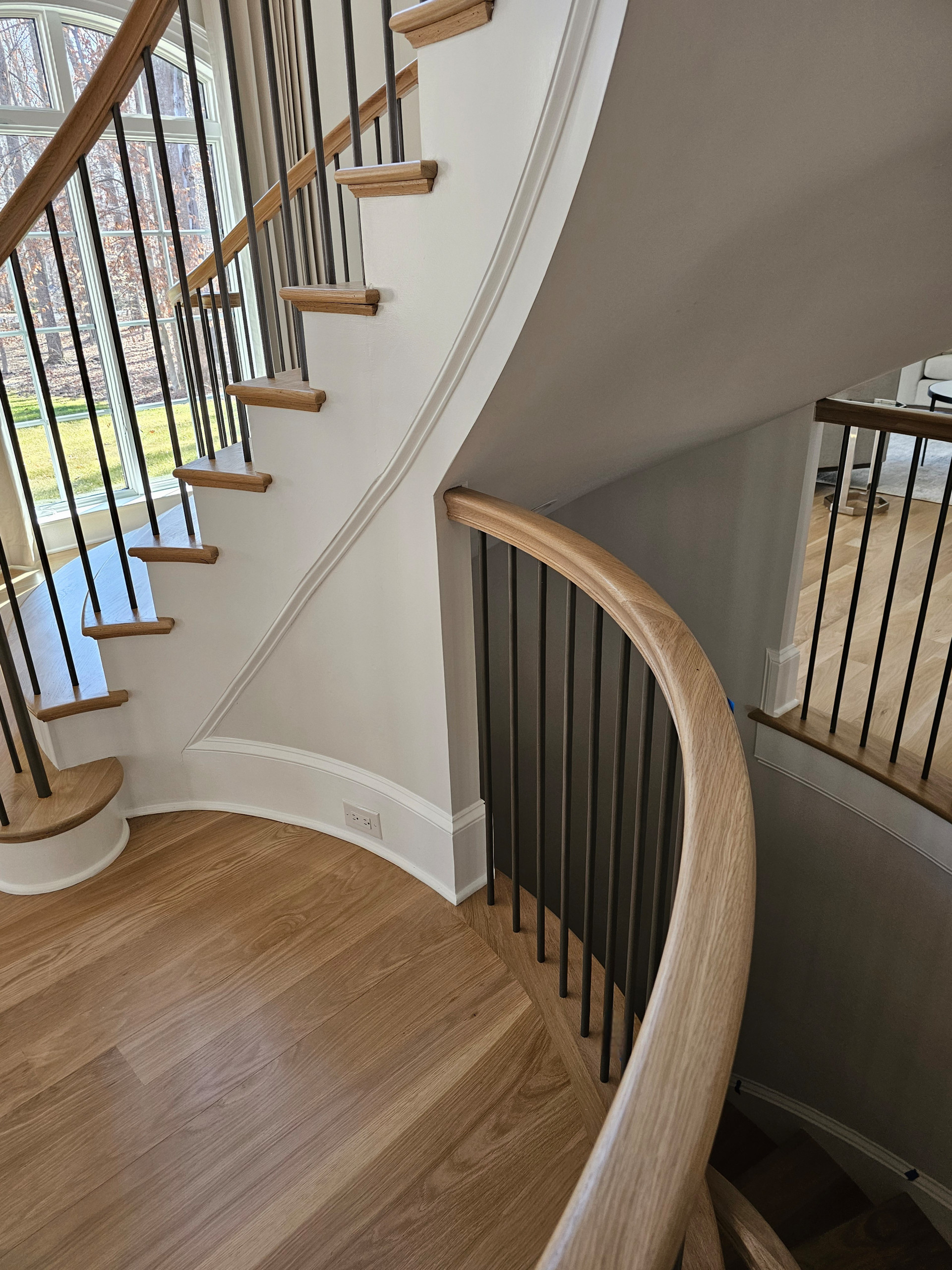 116_Elegant & Eye-catching Curved Staircase, Leesburg VA 20175