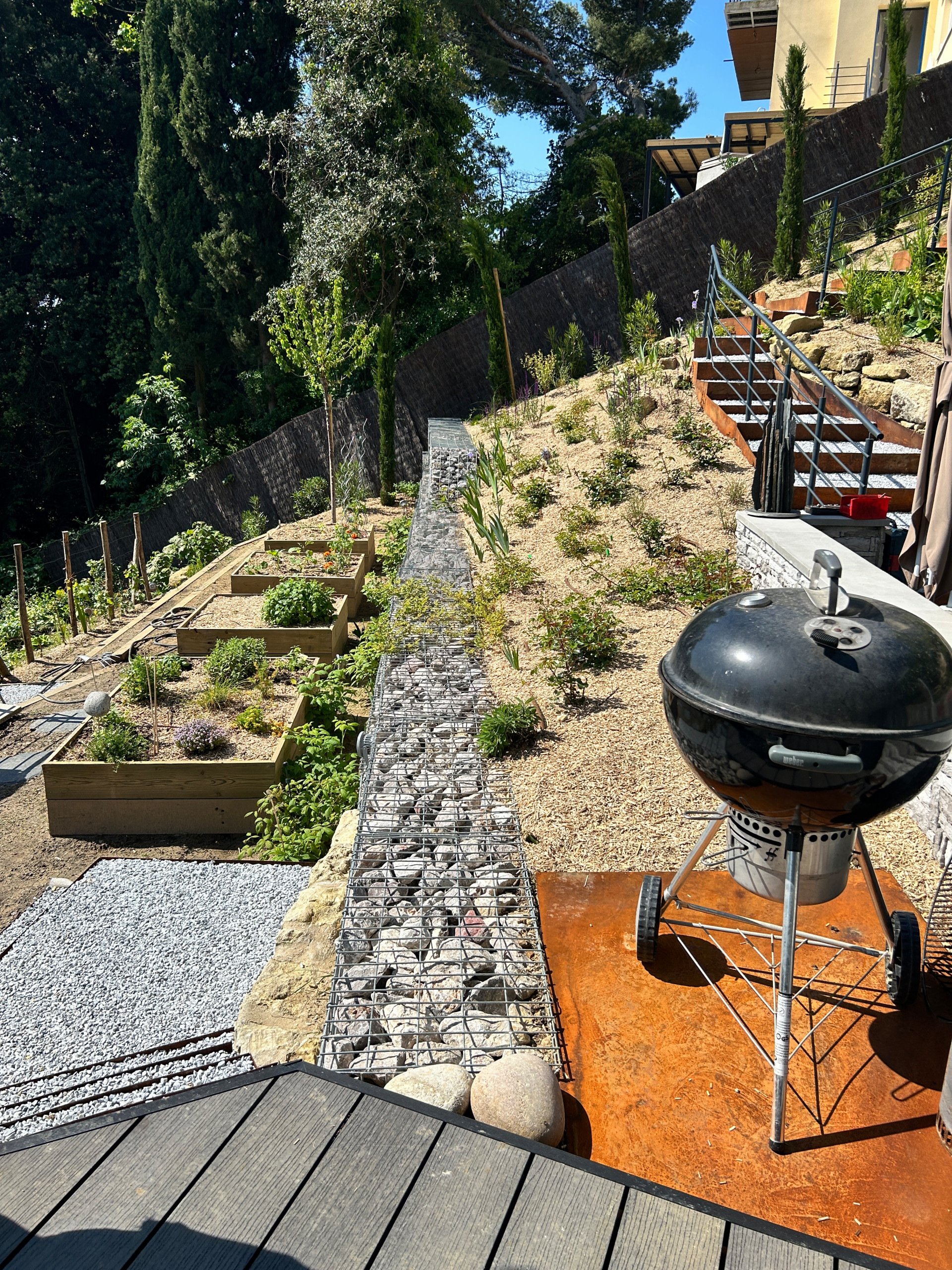 Jardin sur les falaises rocheuses