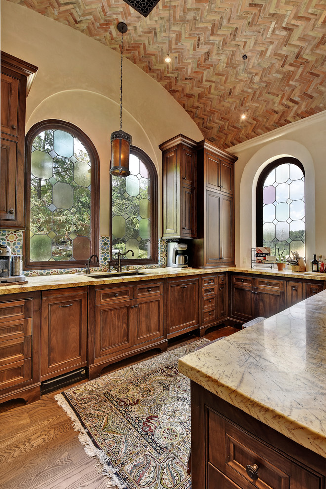 Transitional home design photo in Austin