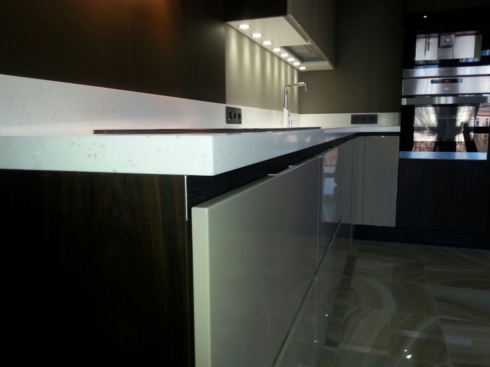 Кухня с врезными ручками