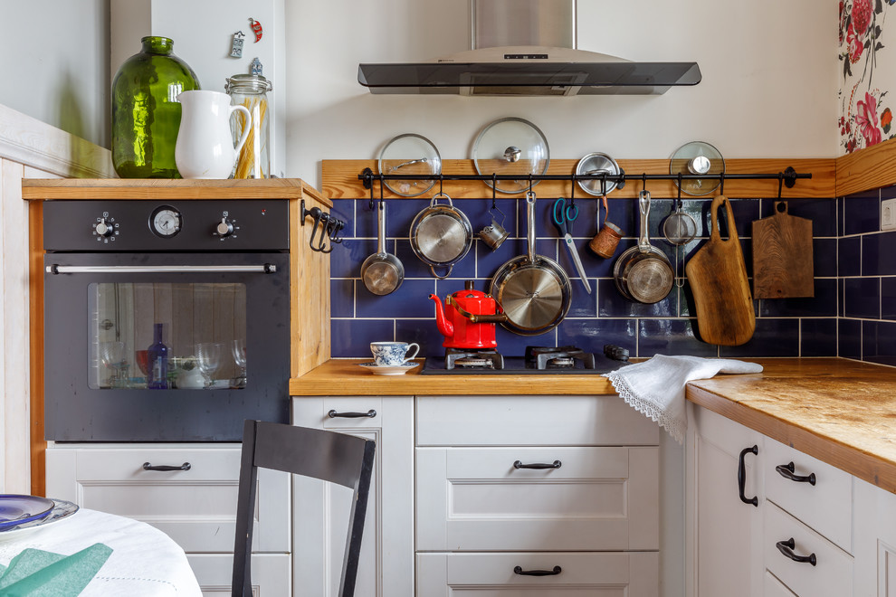 Кухня в видовой квартире в центре Краснодара