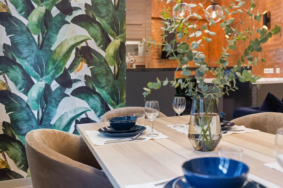 Тропическая медь на Стремянной улице