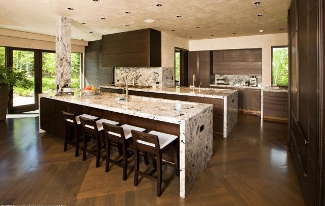 This is an example of a modern kitchen in Denver.