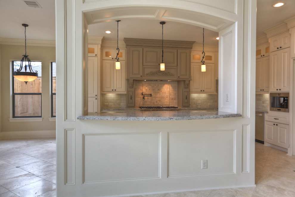 Inspiration for a transitional kitchen remodel in Houston