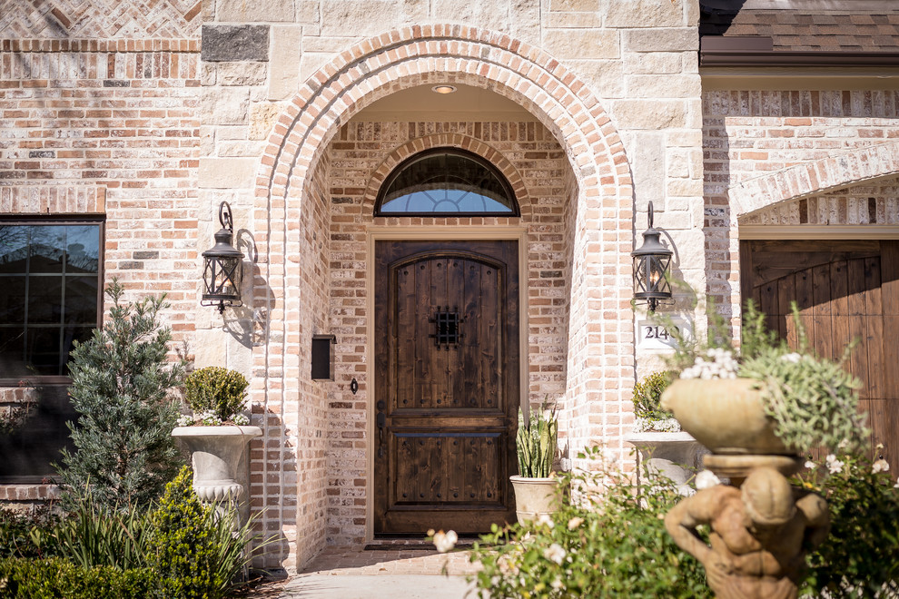 Transitional entryway photo in Houston