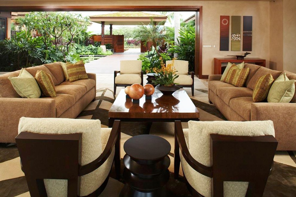 Photo of a tropical living room in Hawaii with beige walls.