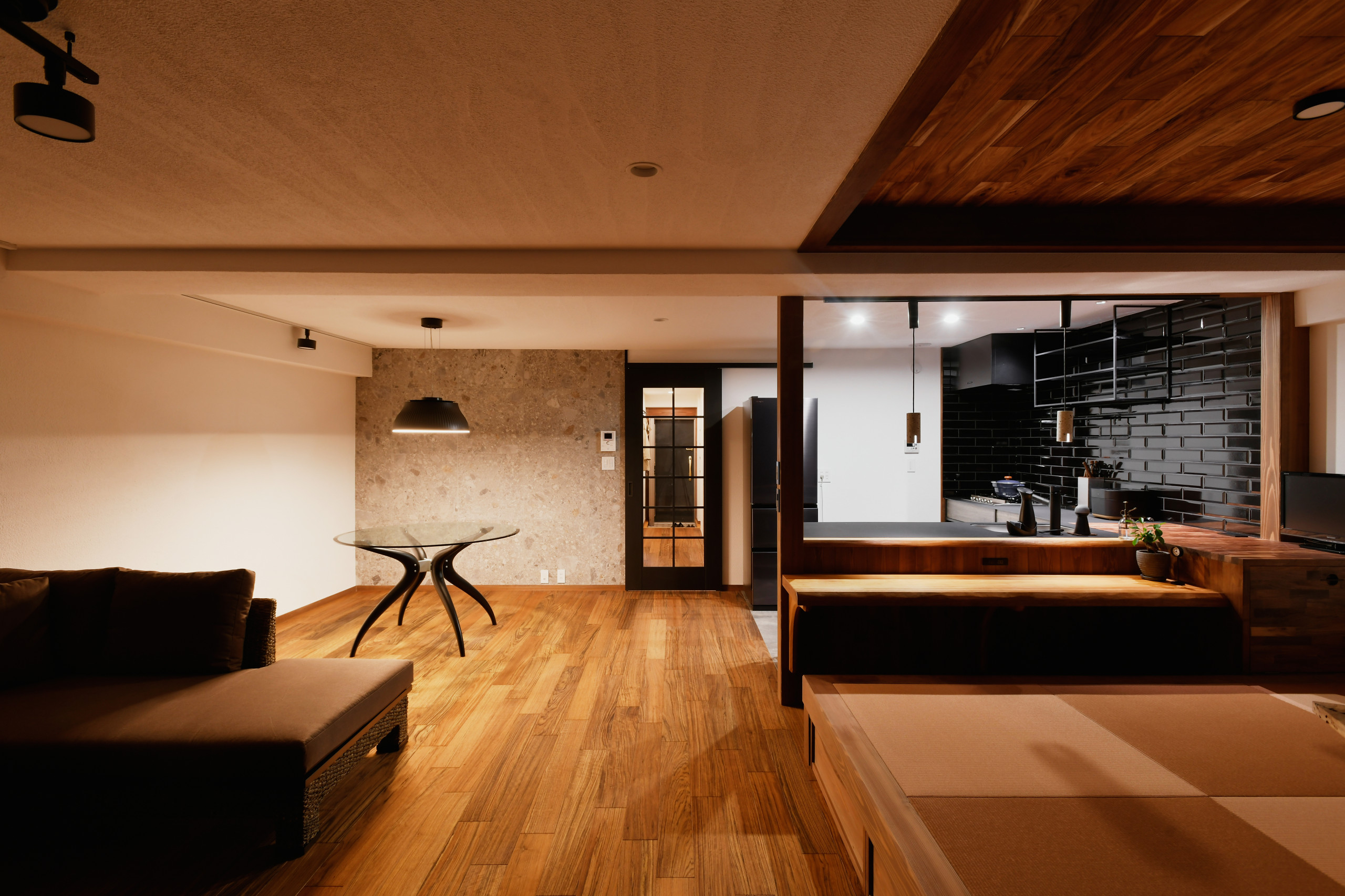 【広々リビング】天然木を贅沢に使ったマンションリノベーション
