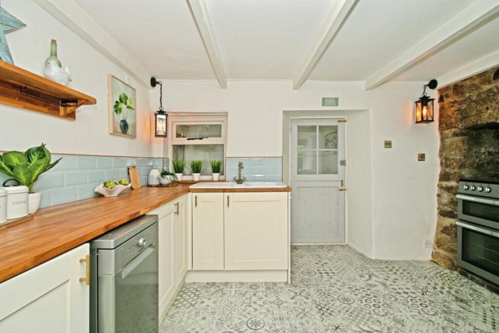 Peters Terrace - Staged to Sell