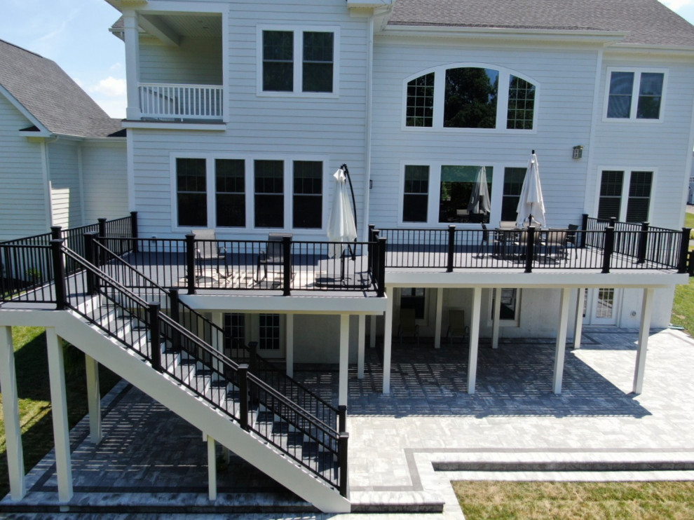 Inspiration for a transitional deck remodel in DC Metro
