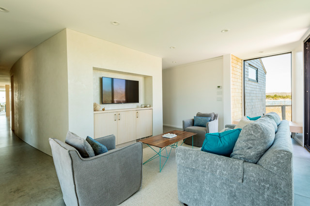 Thumb Point coastal-family-room
