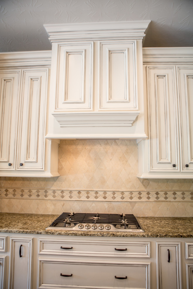 Kitchen - rustic kitchen idea in Houston