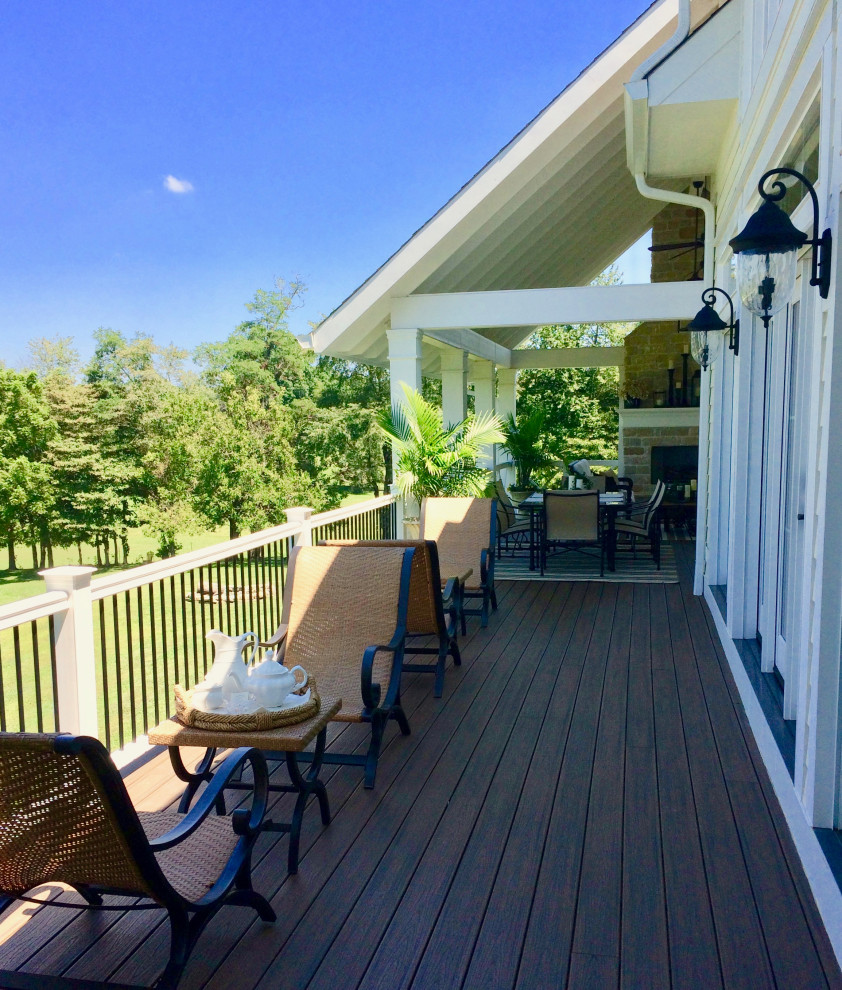 Photo of a medium sized traditional back mixed railing veranda in Cincinnati with with columns, decking and a roof extension.