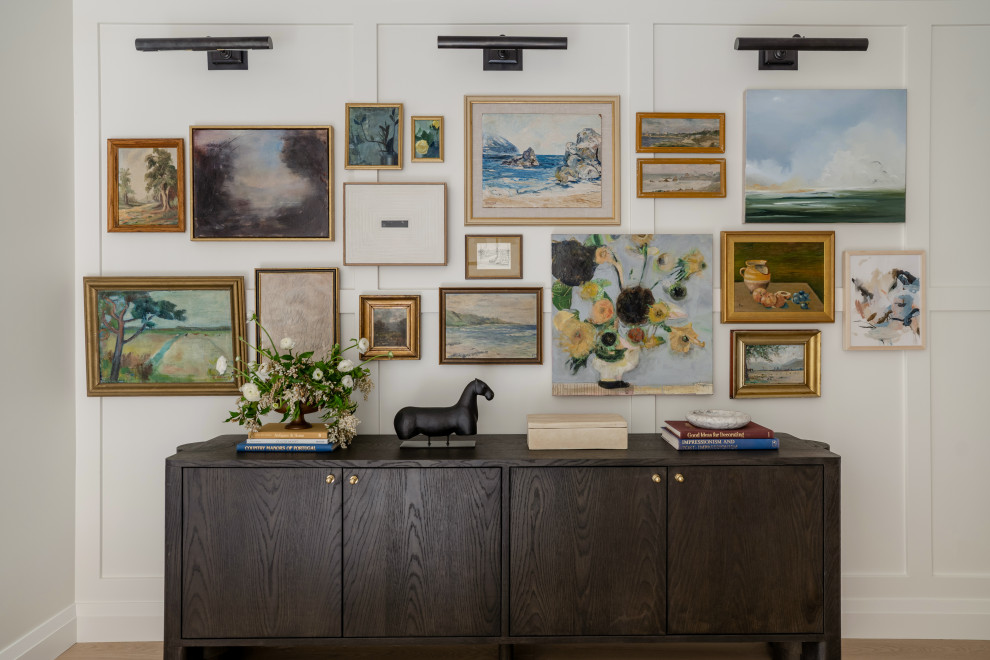 Transitional hallway photo in Seattle