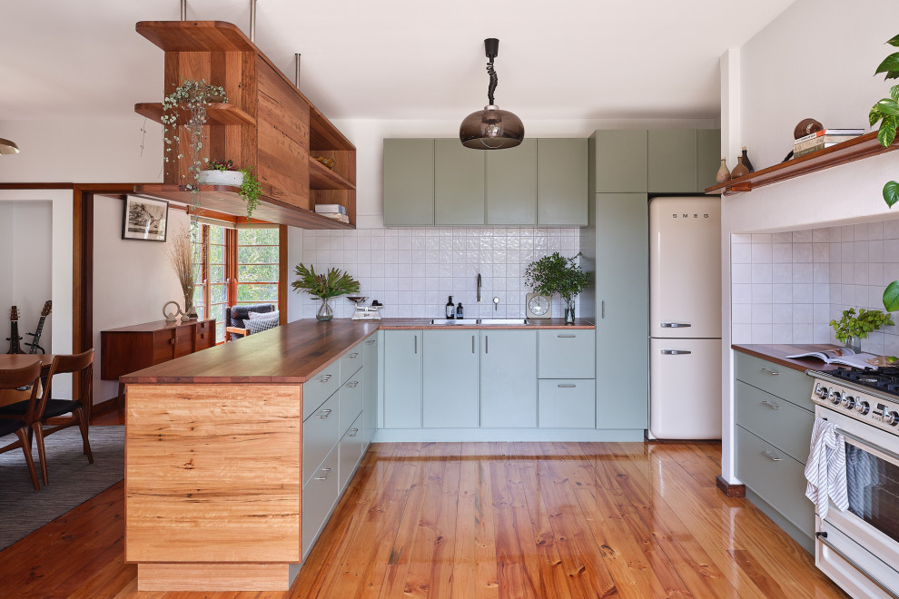 Design ideas for a midcentury kitchen in Canberra - Queanbeyan.